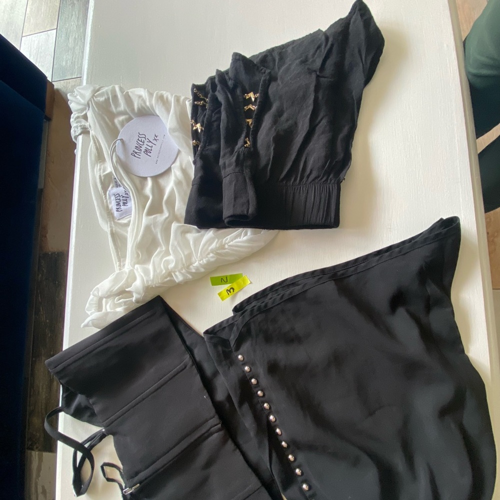 2 shorts Brack 1 top white and one black hall small